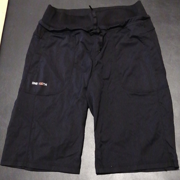 One tooth capris - Picture 1 of 4